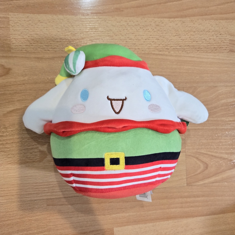 BNWT Cinnamoroll Christmas holiday Squishmallow 8 inches